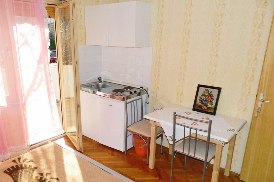 Studio Palit 3195A Exterior photo